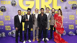 GIRL YOU KNOW IT'S TRUE / Standing Ovations bei der Berliner Premiere