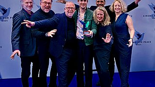 ETERNAL YOU von Hans Block & Moritz Riesewieck gewinnt die Cinema for Peace Dove 2025