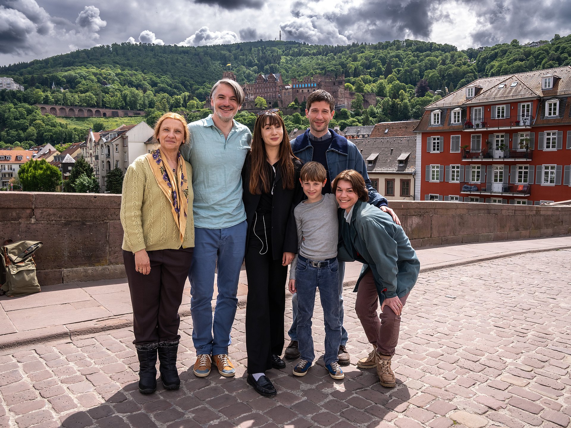 Am Set von HERKUNFT v.l.n.r. Gordana Boban-Herovic (Rolle Kristina), Sasa Stanisic (Romanautor), Clara Zoë My-Linh von Arnim (Regie), Slavko Popadic (Rolle Sasa), Maro Lovric (Rolle Sasa 10 Jahre), Marija Skarisic (Rolle Sasas Mutter)