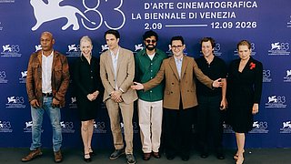 PRIMETIME - Robert Pattinson wird bei der Weltpremiere in Venedig gefeiert / ab 24. September 2026 im Kino!