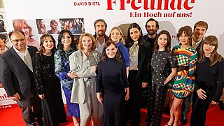 Festliche Deutschlandpremiere in Essen / FESTE & FREUNDE - EIN HOCH AUF UNS! / Ab 2. Januar 2025 im Kino