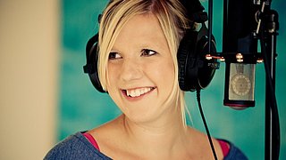 HEIDI - DIE LEGENDE VOM LUCHS: Titellied jetzt neu von Claudia Koreck / ab 26. Juni 2025 im Kino
